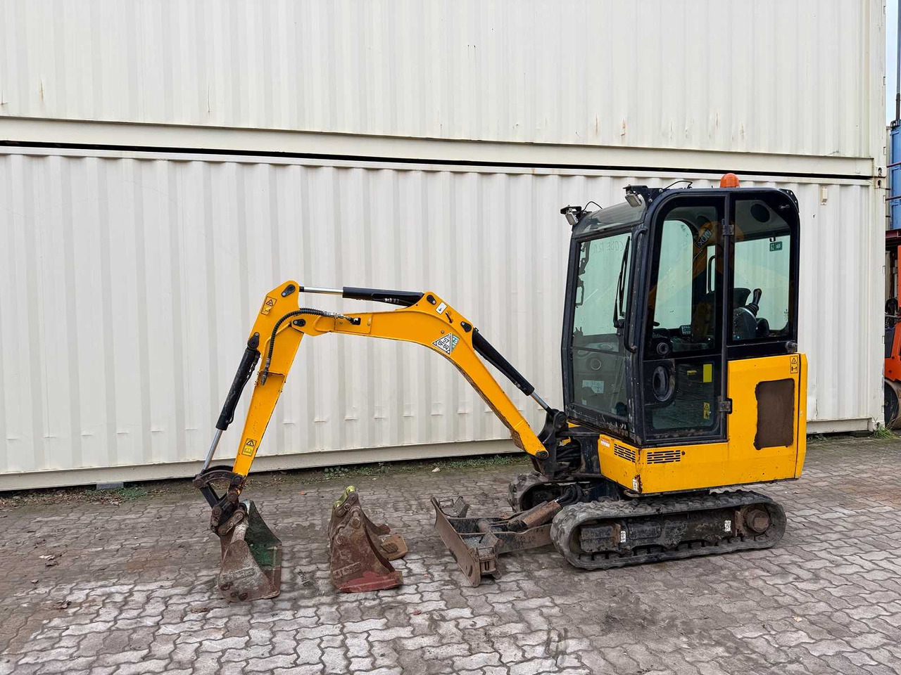JCB - 16C-1 - 2022 - MINI EXCAVATOR - 3 X BUCKET - Mini pelle: photos 1 JCB - 16C-1 - 2022 - MINI EXCAVATOR - 3 X BUCKET - Mini pelle: photos 1