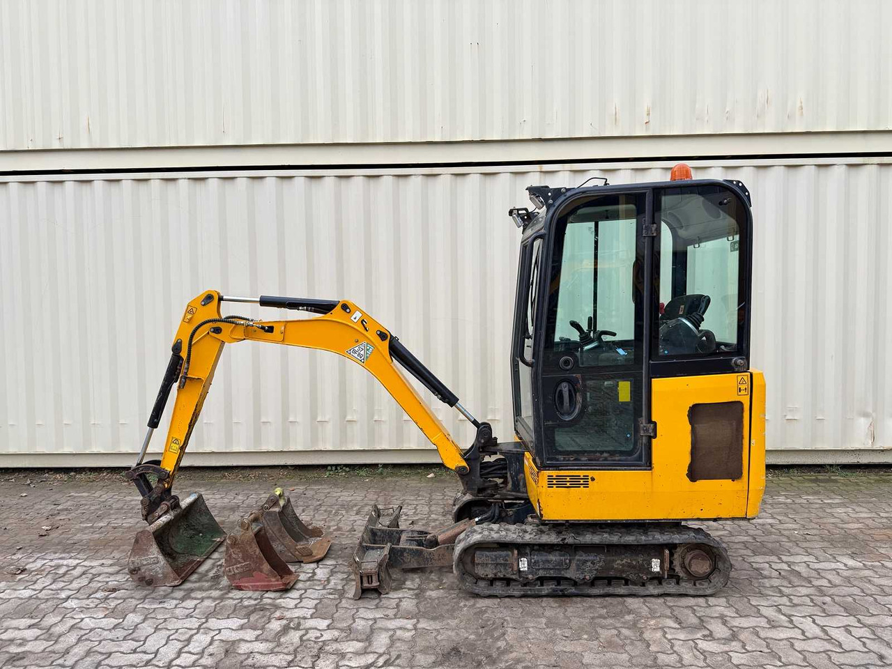 JCB - 16C-1 - 2022 - MINI EXCAVATOR - 3 X BUCKET - Mini pelle: photos 2 JCB - 16C-1 - 2022 - MINI EXCAVATOR - 3 X BUCKET - Mini pelle: photos 2