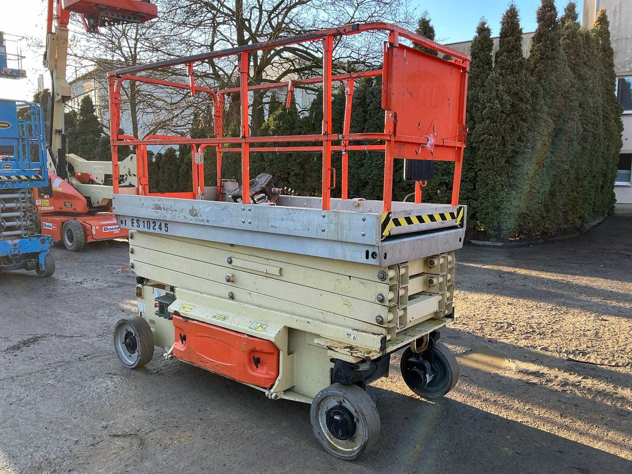 JLG - 3246ES - AERIAL WORK PLATFORMS - 2011 (ESN11811014) - Nacelle: photos 5 JLG - 3246ES - AERIAL WORK PLATFORMS - 2011 (ESN11811014) - Nacelle: photos 5