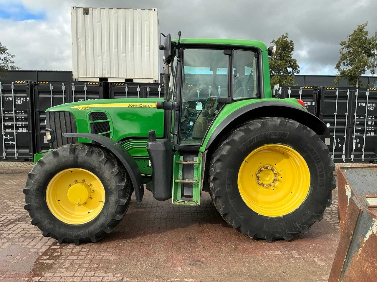 JOHN DEERE 6830 ALL-WHEEL DRIVE FARM TRACTOR - Tracteur agricole: photos 3 JOHN DEERE 6830 ALL-WHEEL DRIVE FARM TRACTOR - Tracteur agricole: photos 3