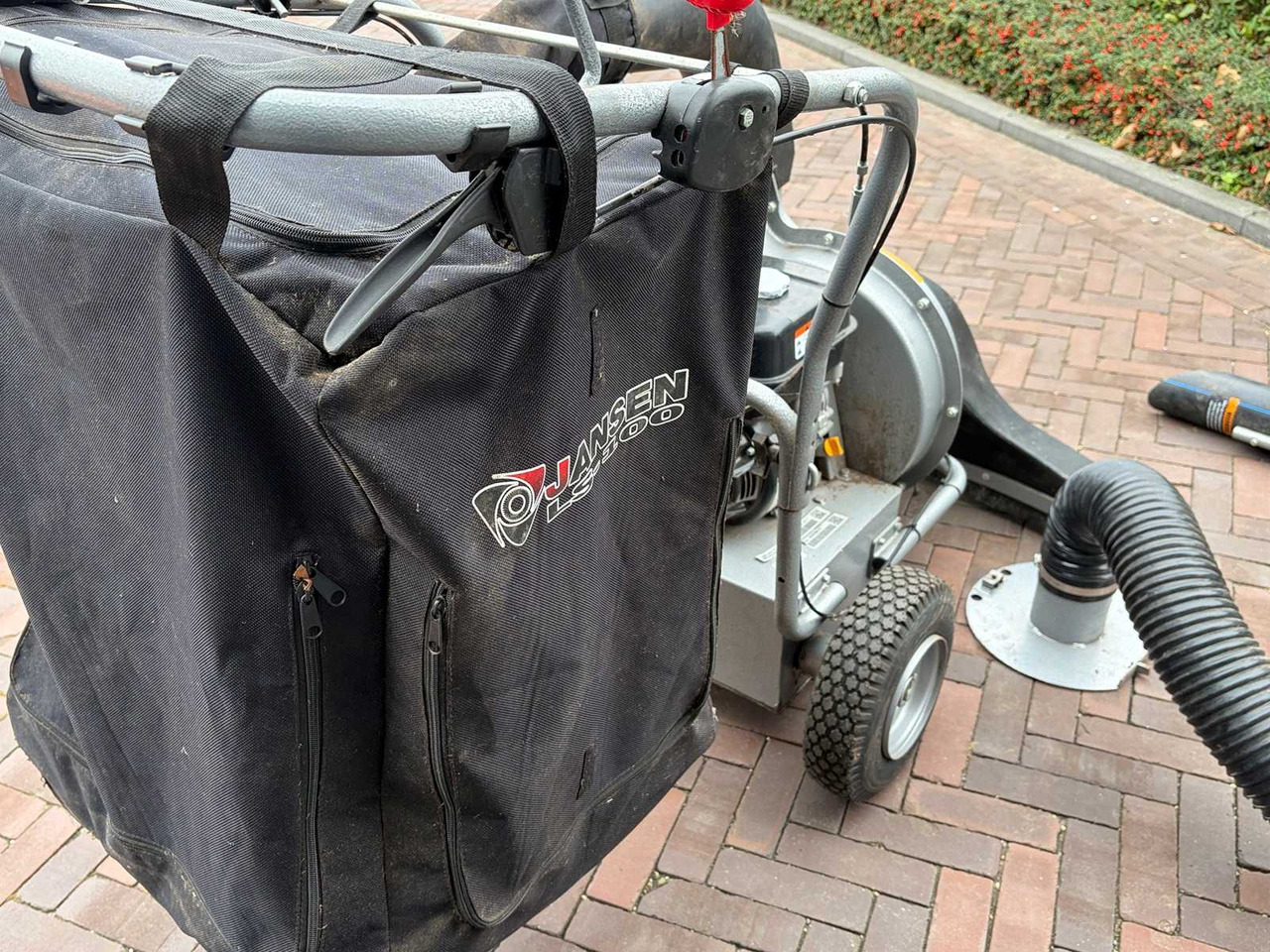 Jansen LS-100 Bladzuiger - Matériel de jardinage: photos 3 Jansen LS-100 Bladzuiger - Matériel de jardinage: photos 3