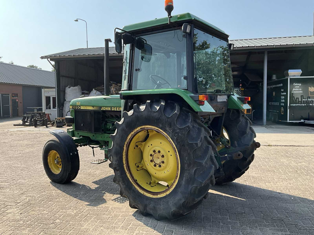 John Deere 2250 - Tracteur agricole: photos 4 John Deere 2250 - Tracteur agricole: photos 4