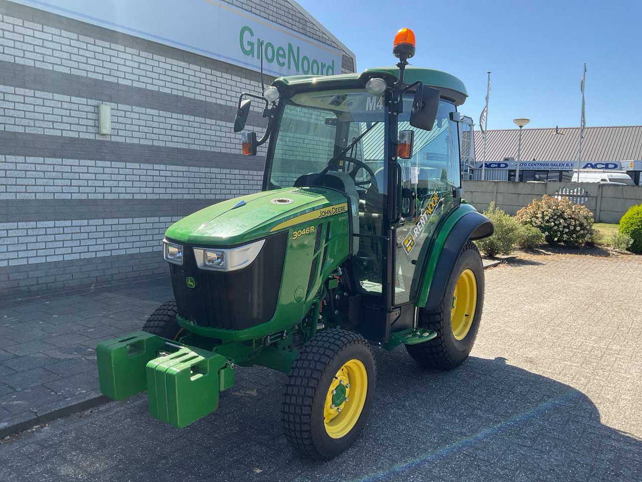 John Deere 3046R - Micro tracteur: photos 1 John Deere 3046R - Micro tracteur: photos 1