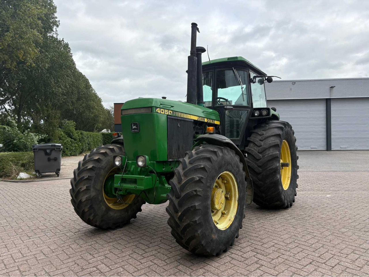 John Deere 4050 - Tracteur agricole: photos 1 John Deere 4050 - Tracteur agricole: photos 1