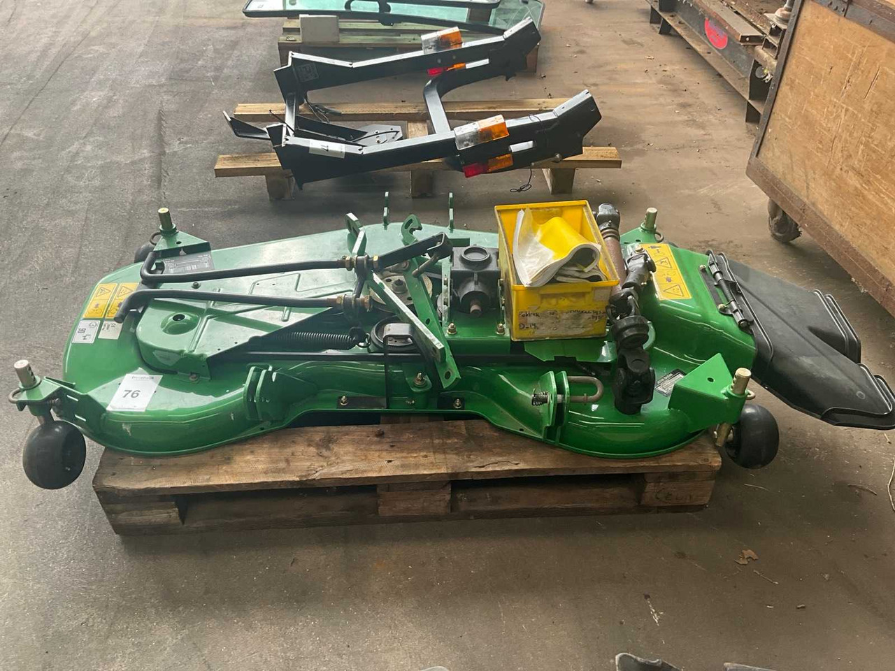 John Deere 54” deck 4110 - Chargeur frontal pour tracteur: photos 2 John Deere 54” deck 4110 - Chargeur frontal pour tracteur: photos 2