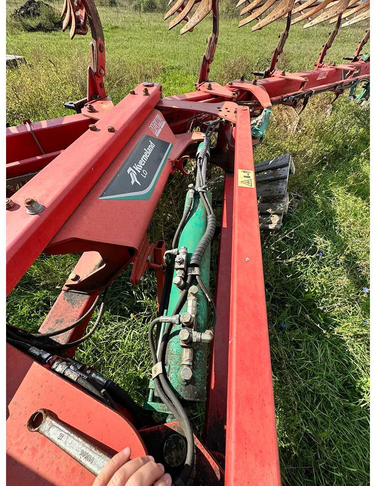 KVERNELAND LO100 MCV.NU - Charrue: photos 4 KVERNELAND LO100 MCV.NU - Charrue: photos 4