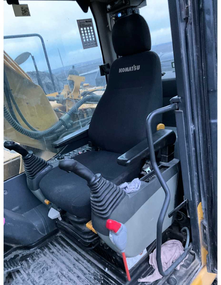 Komatsu HB215LC-1 - Pelle sur chenille: photos 5 Komatsu HB215LC-1 - Pelle sur chenille: photos 5