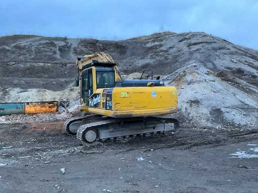 Komatsu HB215LC-1 - Pelle sur chenille: photos 2 Komatsu HB215LC-1 - Pelle sur chenille: photos 2