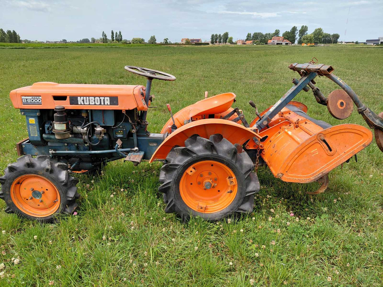 Kubota B6000 - Micro tracteur: photos 1 Kubota B6000 - Micro tracteur: photos 1