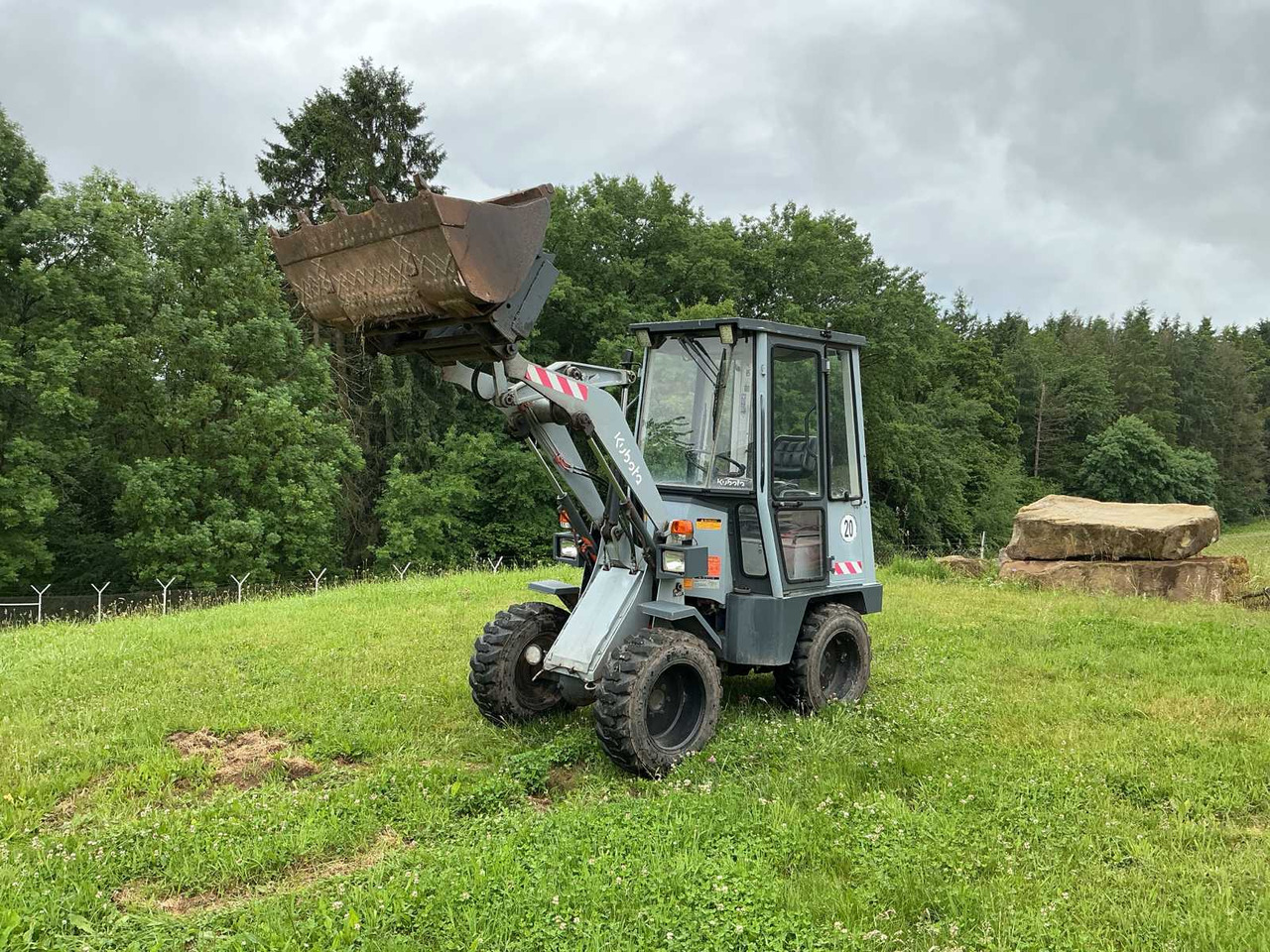Kubota R310 - Chargeuse sur pneus: photos 1 Kubota R310 - Chargeuse sur pneus: photos 1