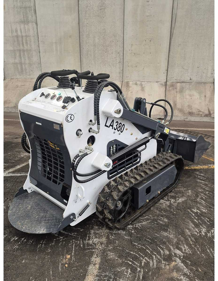 LADYS - 2025 - LA380 - SKID STEER LOADER - Chargeuse compacte sur chenilles: photos 2 LADYS - 2025 - LA380 - SKID STEER LOADER - Chargeuse compacte sur chenilles: photos 2