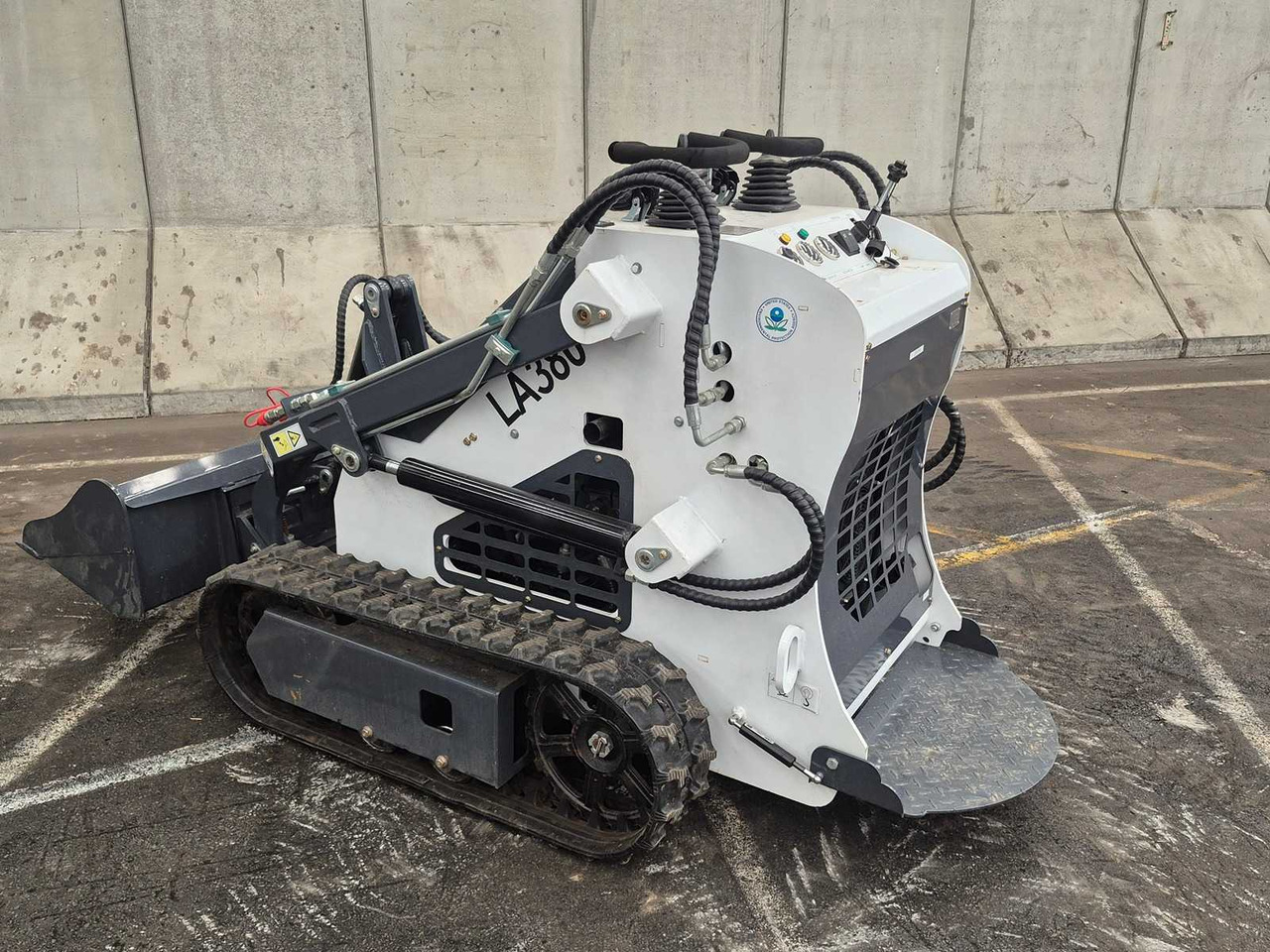 LADYS - 2025 - LA380 - SKID STEER LOADER - Chargeuse compacte sur chenilles: photos 1 LADYS - 2025 - LA380 - SKID STEER LOADER - Chargeuse compacte sur chenilles: photos 1