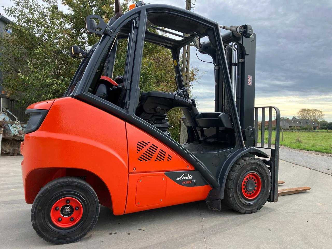 LINDE H30T-02 FORKLIFT 2019 - Chariot élévateur: photos 5 LINDE H30T-02 FORKLIFT 2019 - Chariot élévateur: photos 5