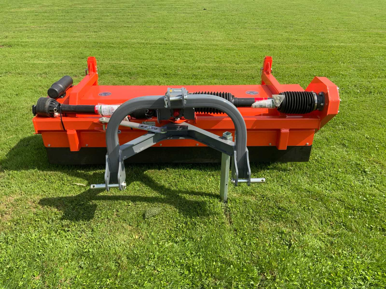 Loma Sweeper SWLT190 - Chargeur frontal pour tracteur: photos 4 Loma Sweeper SWLT190 - Chargeur frontal pour tracteur: photos 4