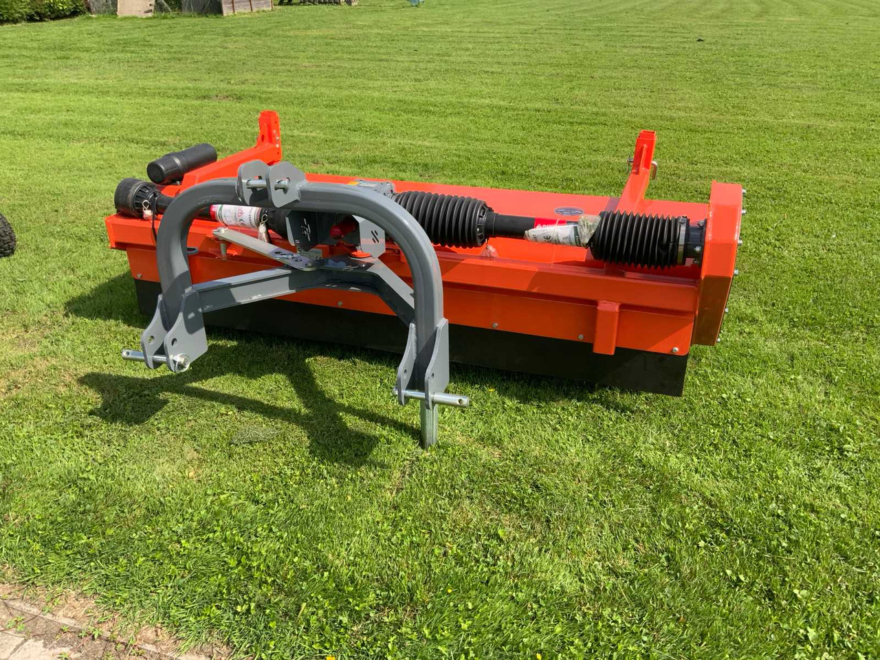 Loma Sweeper SWLT190 - Chargeur frontal pour tracteur: photos 3 Loma Sweeper SWLT190 - Chargeur frontal pour tracteur: photos 3