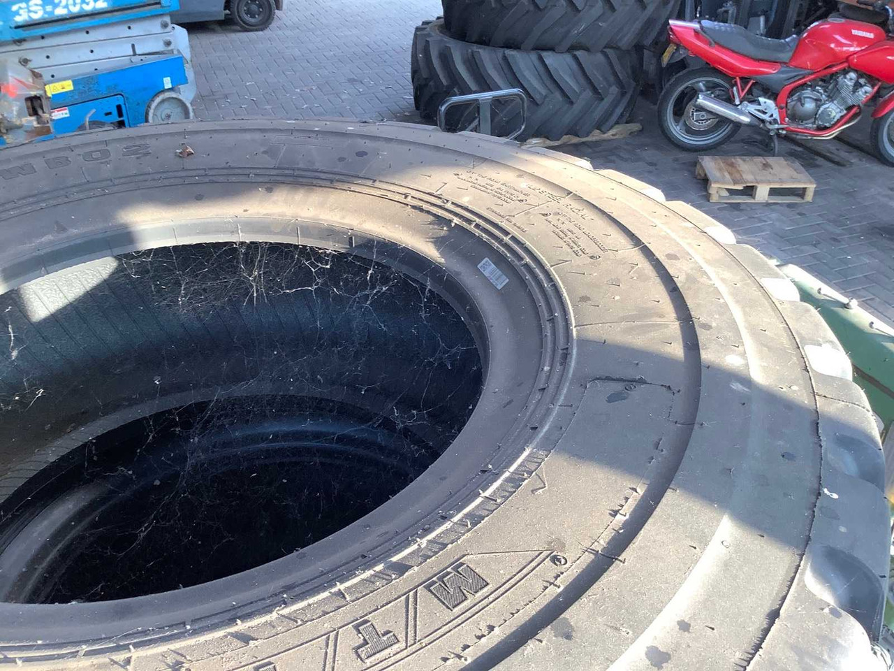 MTP WB02 - Pneus et jantes pour Tracteur agricole: photos 4 MTP WB02 - Pneus et jantes pour Tracteur agricole: photos 4