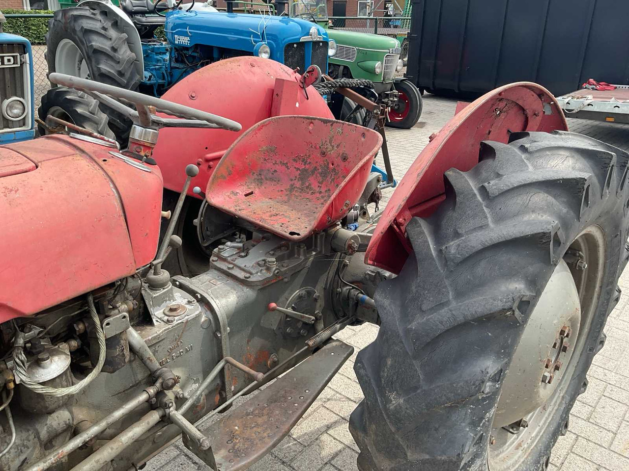 Tracteur agricole Massey Ferguson 35: photos 11