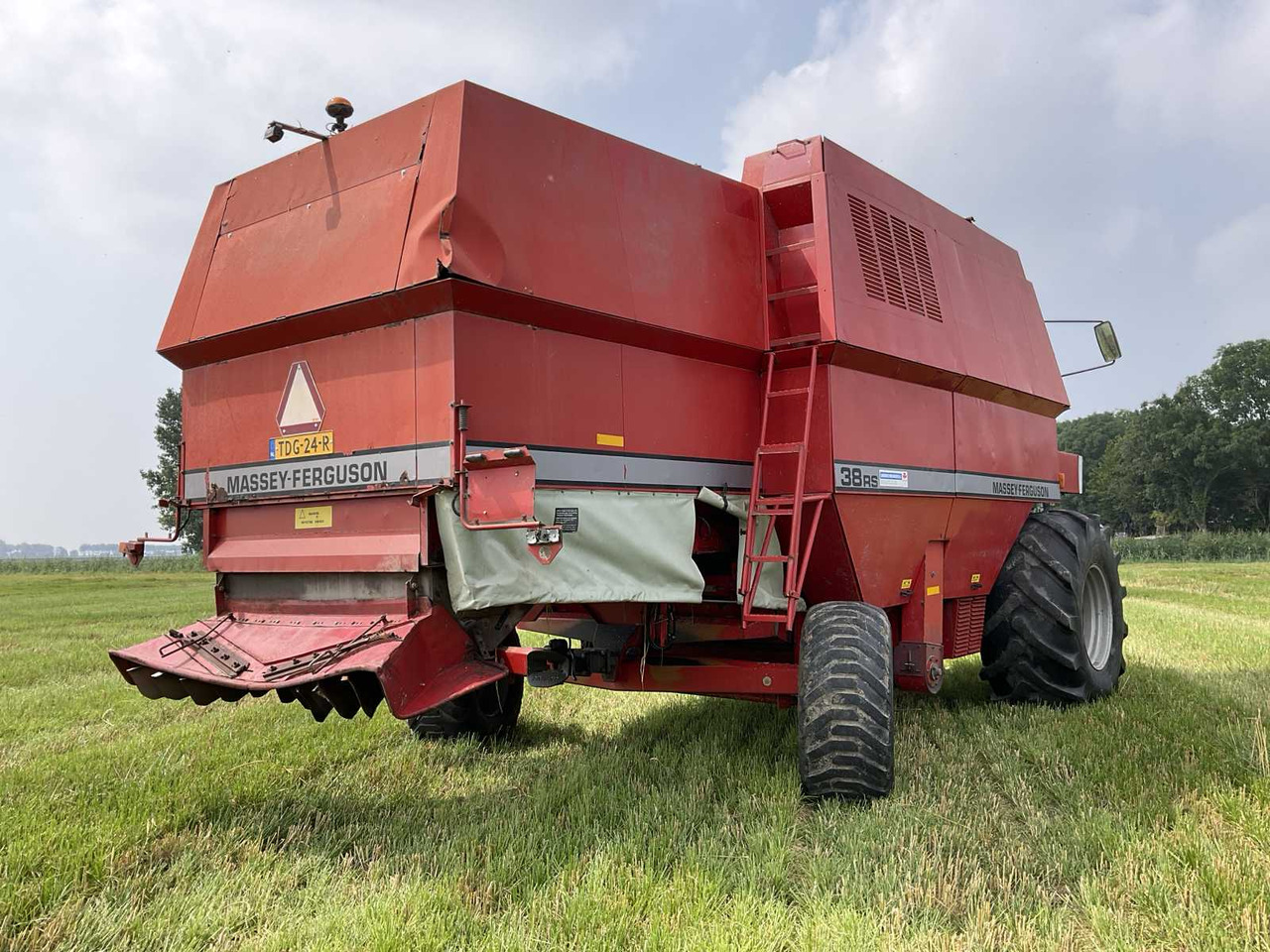 Massey Ferguson 38 RS - Moissonneuse-batteuse: photos 3 Massey Ferguson 38 RS - Moissonneuse-batteuse: photos 3