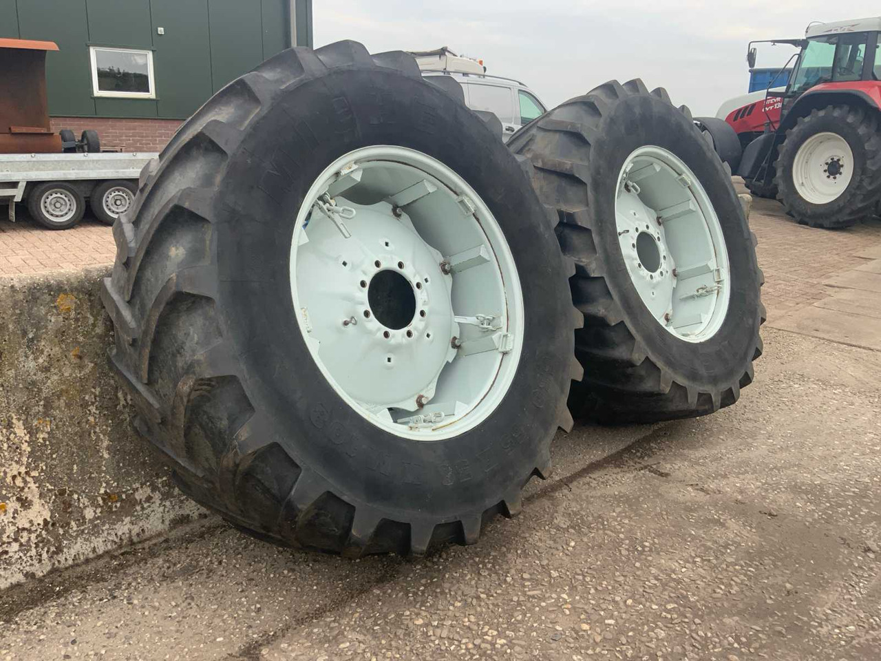 Michelin XM108 - Pneus et jantes pour Tracteur agricole: photos 2 Michelin XM108 - Pneus et jantes pour Tracteur agricole: photos 2