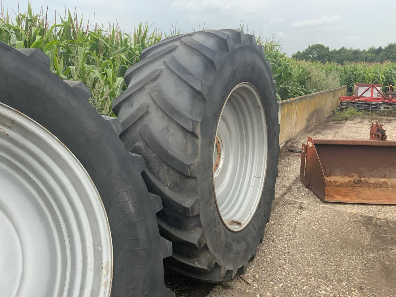 Michelin XM108 - Pneus et jantes pour Tracteur agricole: photos 5 Michelin XM108 - Pneus et jantes pour Tracteur agricole: photos 5
