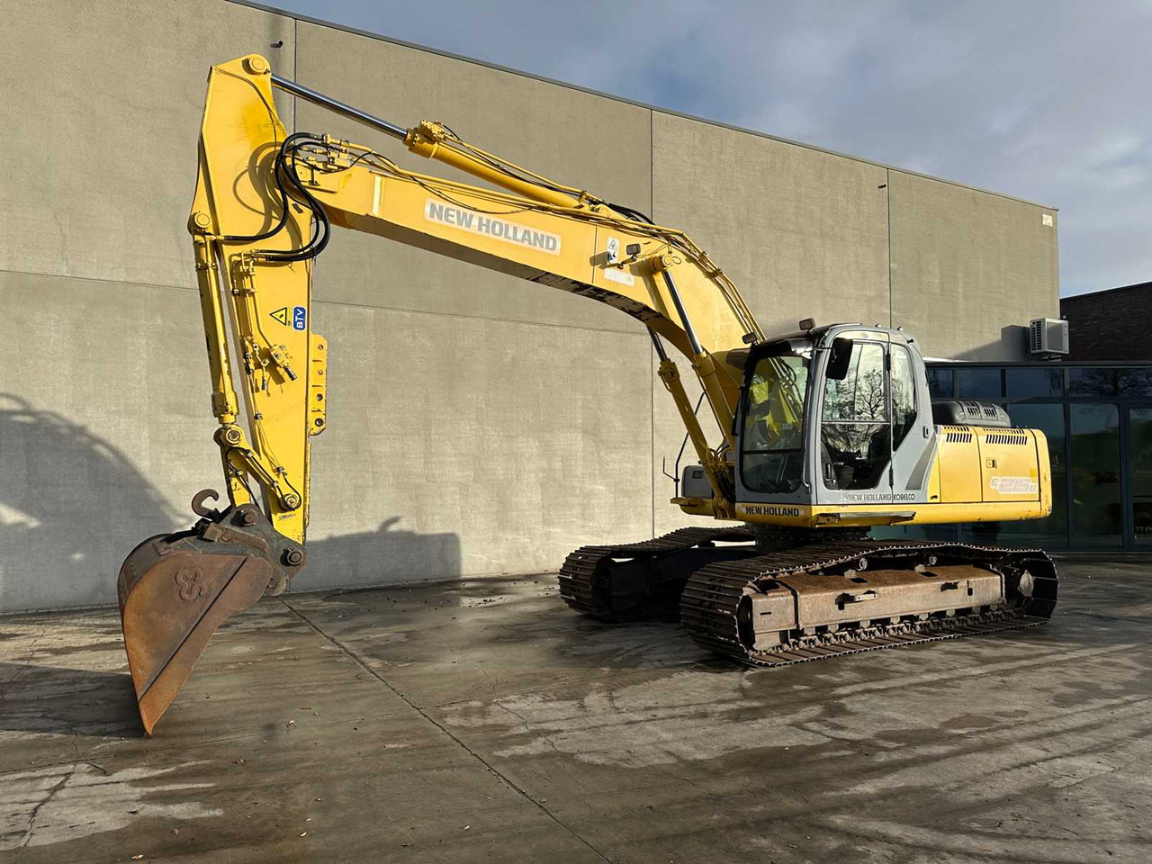 NEW HOLLAND - 2008 - E215B - CRAWLER EXCAVATOR - Pelle: photos 1 NEW HOLLAND - 2008 - E215B - CRAWLER EXCAVATOR - Pelle: photos 1