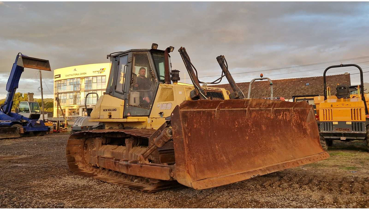 NEW HOLLAND  - Bulldozer: photos 1 NEW HOLLAND  - Bulldozer: photos 1