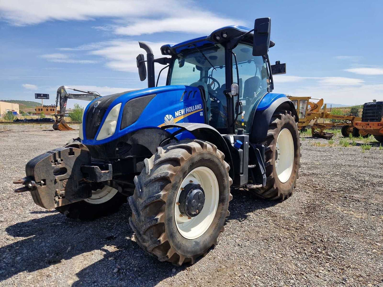 NEW HOLLAND T 6.155 - Tracteur agricole: photos 1 NEW HOLLAND T 6.155 - Tracteur agricole: photos 1