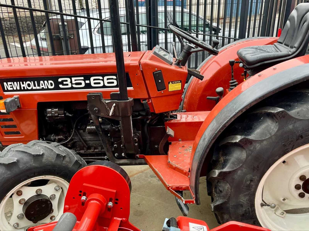 New Holland 35-66 DT - Tracteur agricole: photos 3 New Holland 35-66 DT - Tracteur agricole: photos 3