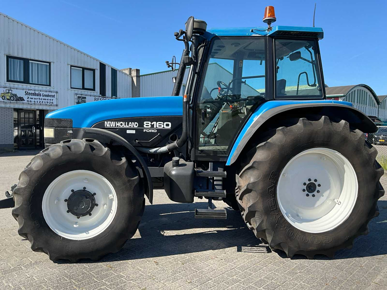 New Holland 8160 - Tracteur agricole: photos 5 New Holland 8160 - Tracteur agricole: photos 5