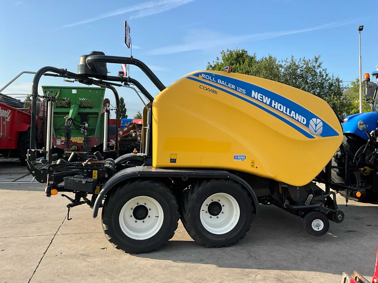 New Holland Roll Baler 125 Combi - Presse à balles rondes: photos 3 New Holland Roll Baler 125 Combi - Presse à balles rondes: photos 3