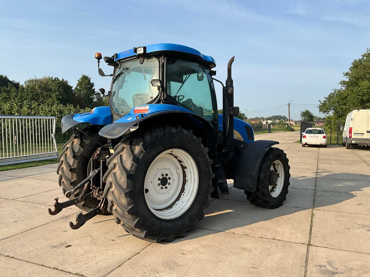 New Holland T6030 - Tracteur agricole: photos 5 New Holland T6030 - Tracteur agricole: photos 5