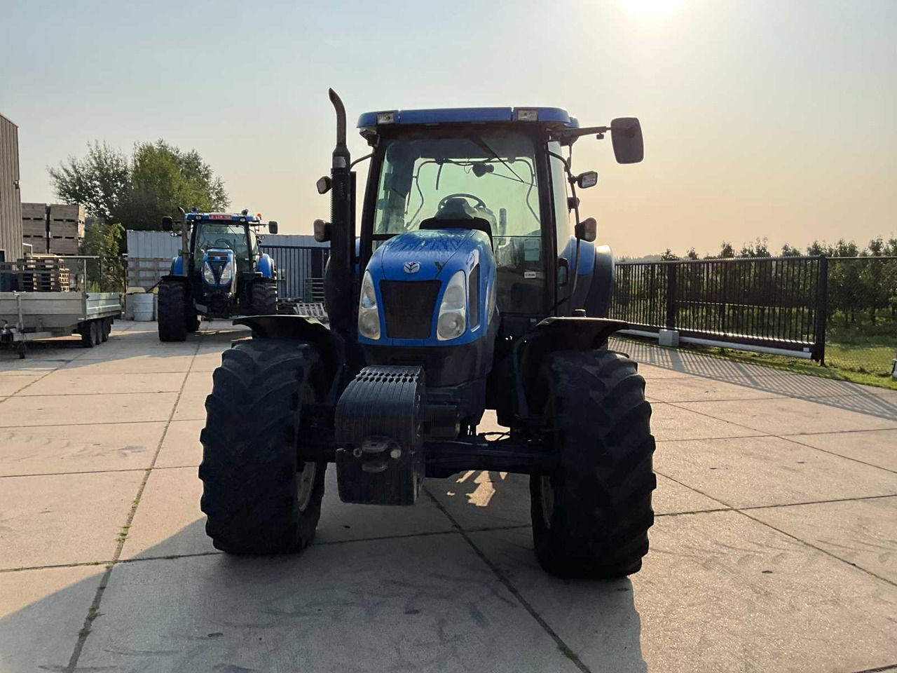 New Holland T6030 - Tracteur agricole: photos 2 New Holland T6030 - Tracteur agricole: photos 2