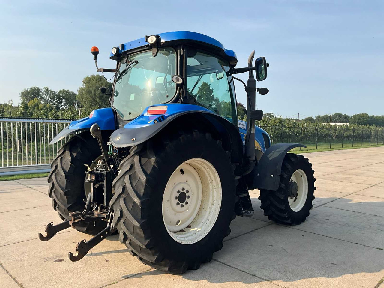 New Holland T6070 - Tracteur agricole: photos 5 New Holland T6070 - Tracteur agricole: photos 5