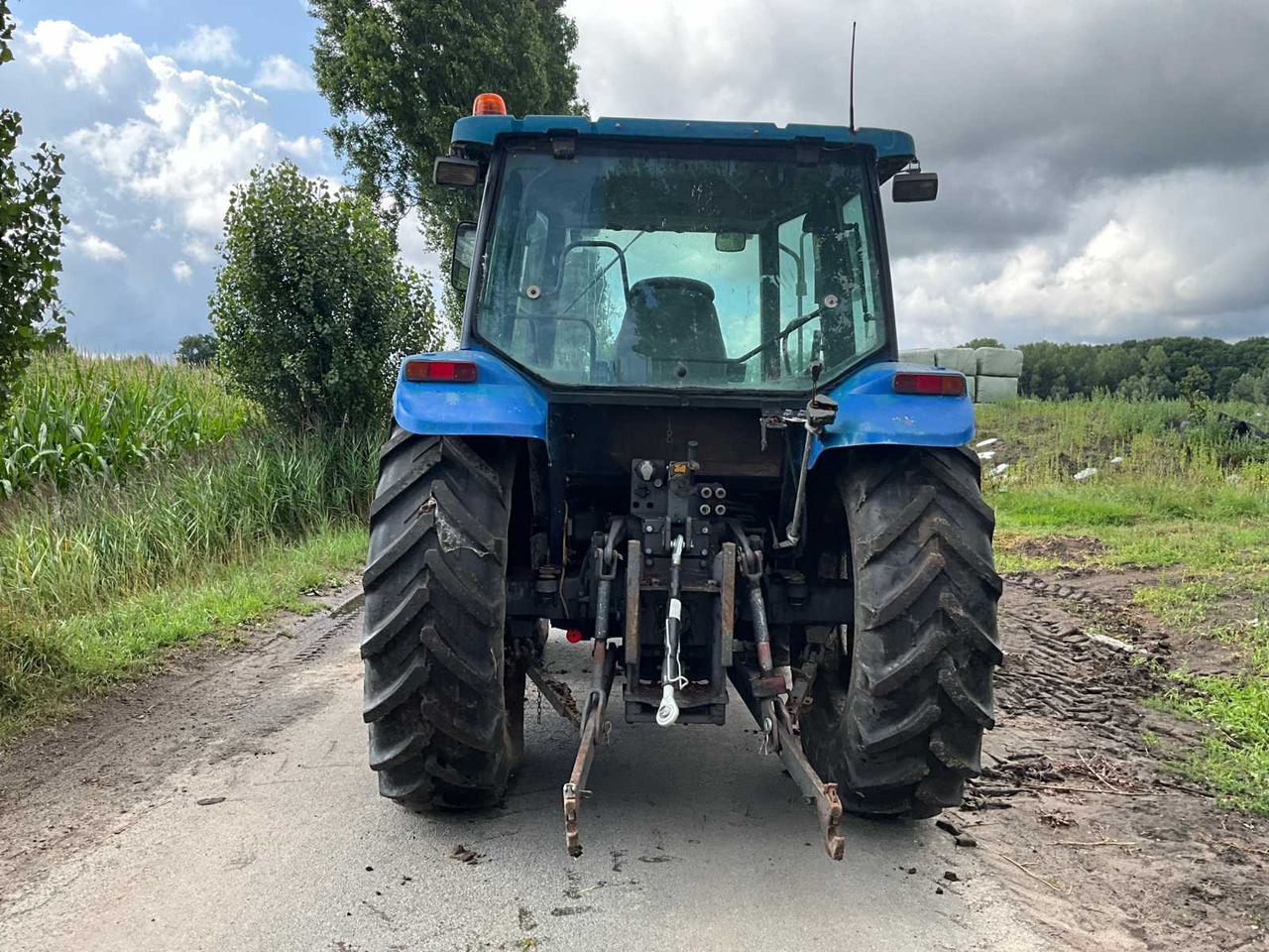 New Holland TL90 - Tracteur agricole: photos 4 New Holland TL90 - Tracteur agricole: photos 4