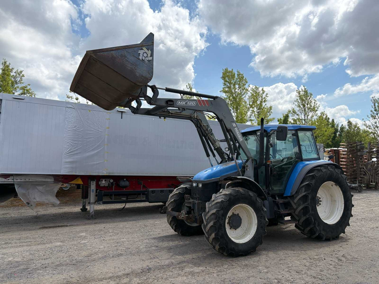 New Holland TM115 mit Frontlader - Tracteur agricole: photos 1 New Holland TM115 mit Frontlader - Tracteur agricole: photos 1
