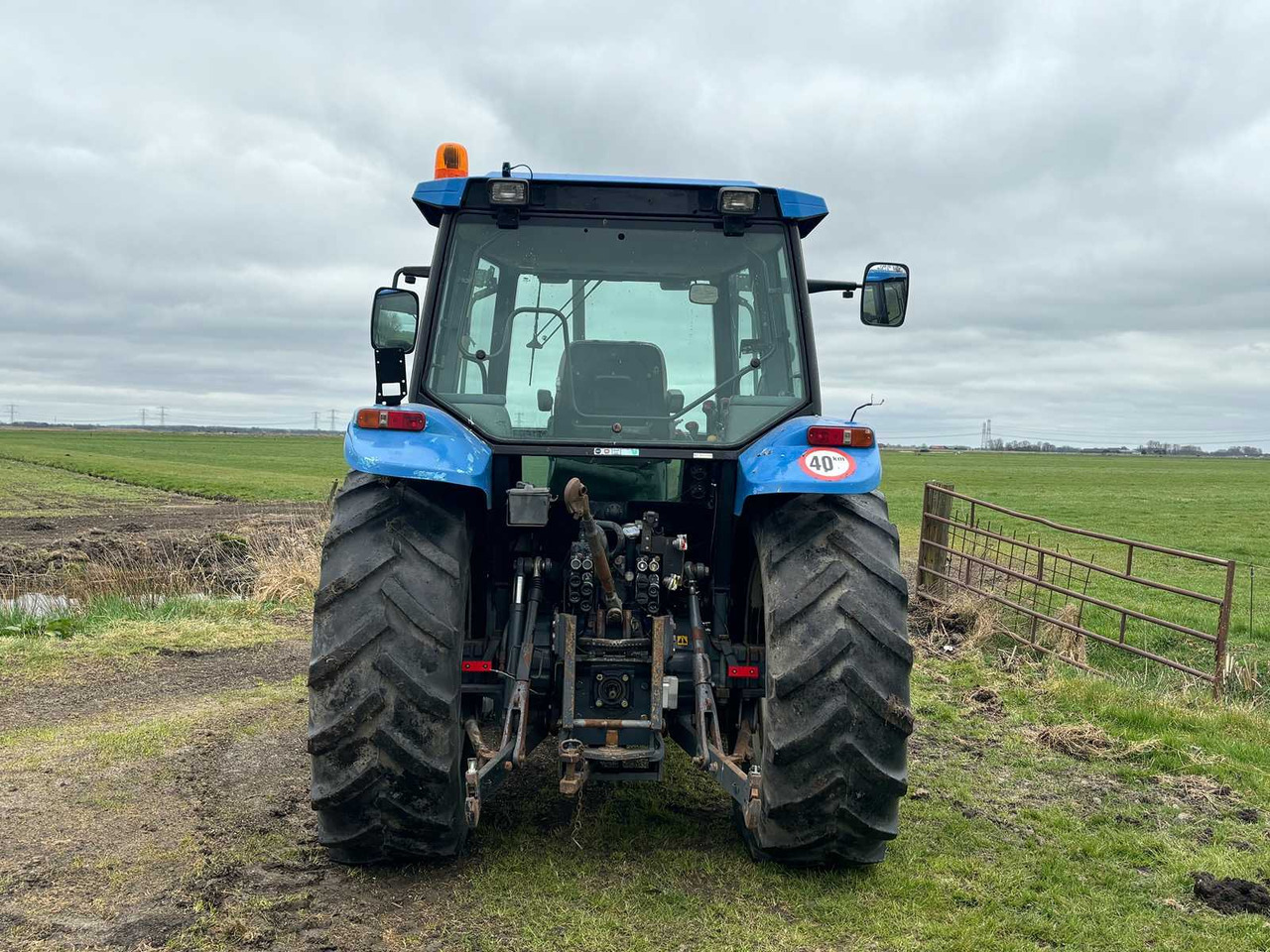 New Holland ts90 - Tracteur agricole: photos 5 New Holland ts90 - Tracteur agricole: photos 5