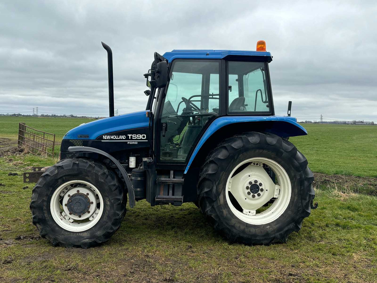 New Holland ts90 - Tracteur agricole: photos 2 New Holland ts90 - Tracteur agricole: photos 2