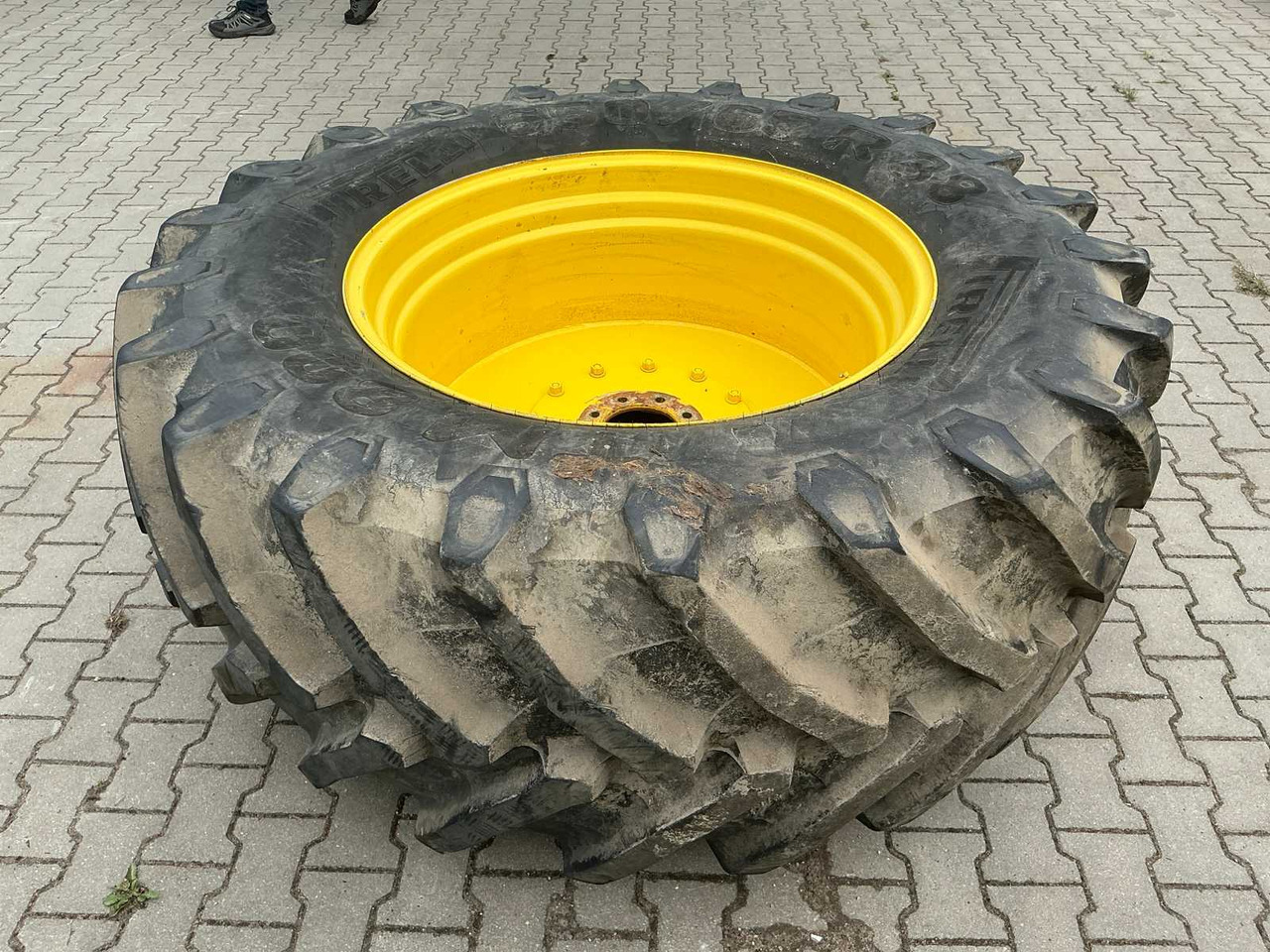 Pirelli TM800 - Pneus et jantes pour Tracteur agricole: photos 4 Pirelli TM800 - Pneus et jantes pour Tracteur agricole: photos 4