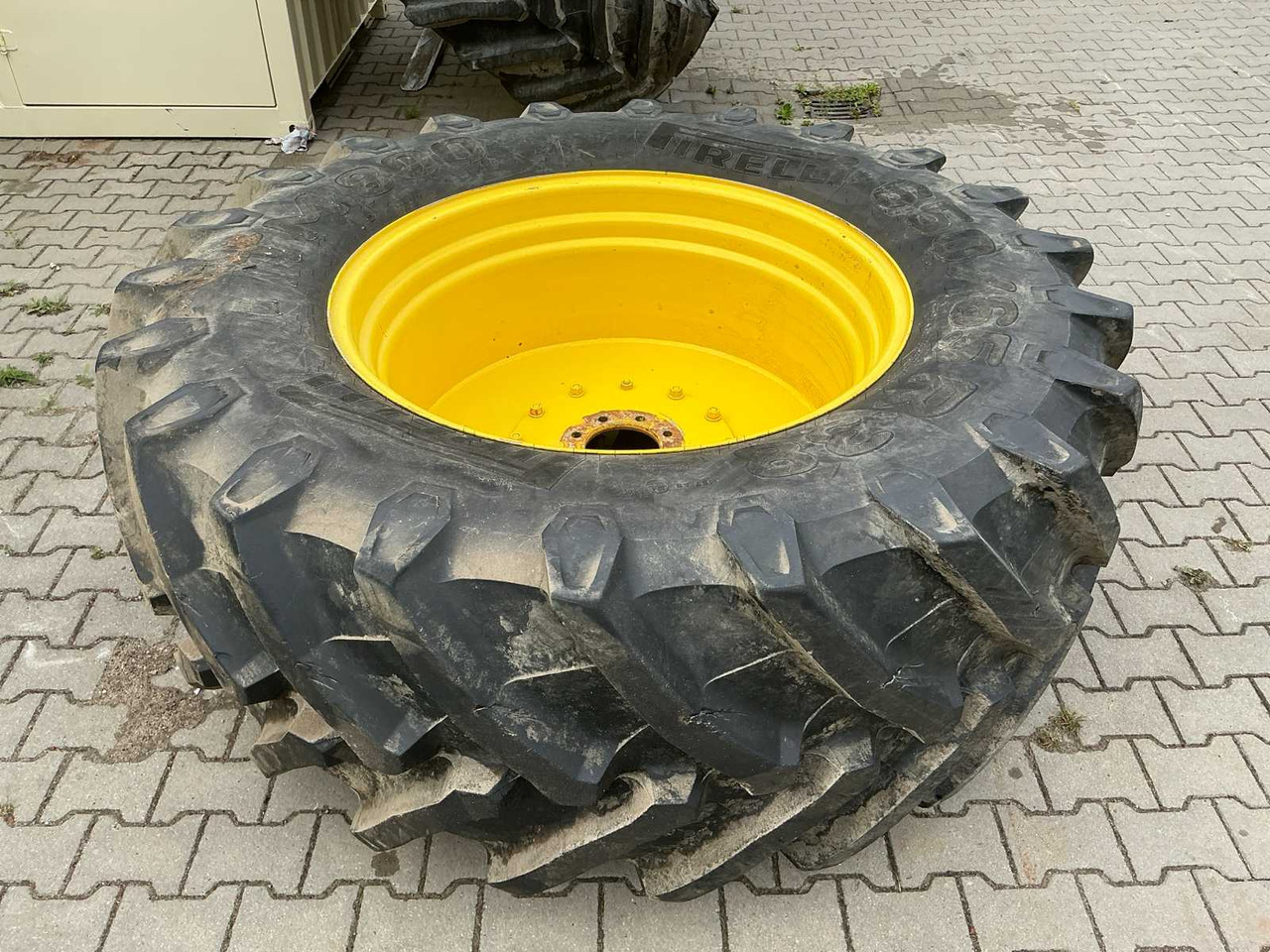 Pirelli TM800 - Pneus et jantes pour Tracteur agricole: photos 3 Pirelli TM800 - Pneus et jantes pour Tracteur agricole: photos 3