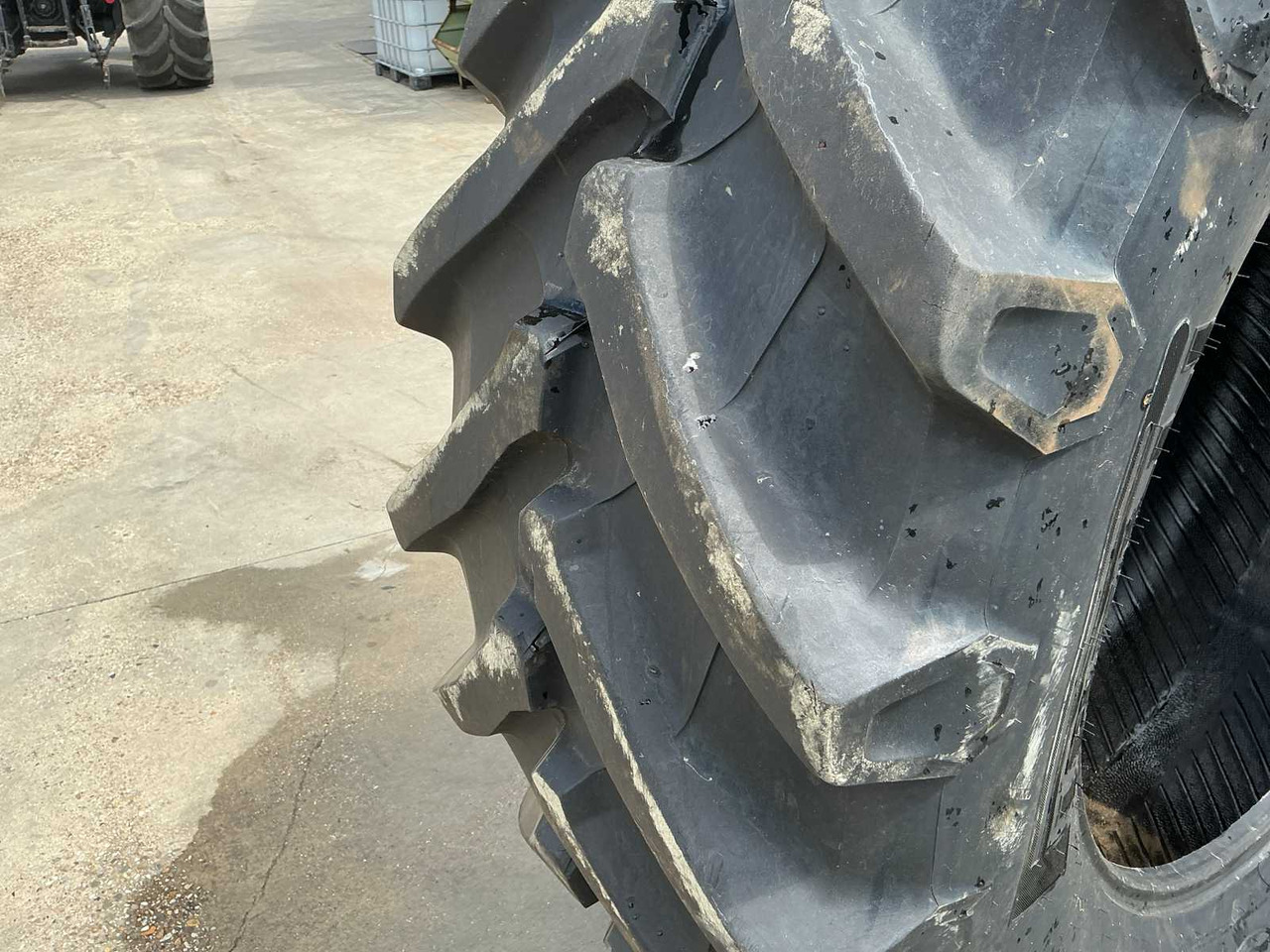 Pirelli TM800 - Pneus et jantes pour Tracteur agricole: photos 5 Pirelli TM800 - Pneus et jantes pour Tracteur agricole: photos 5