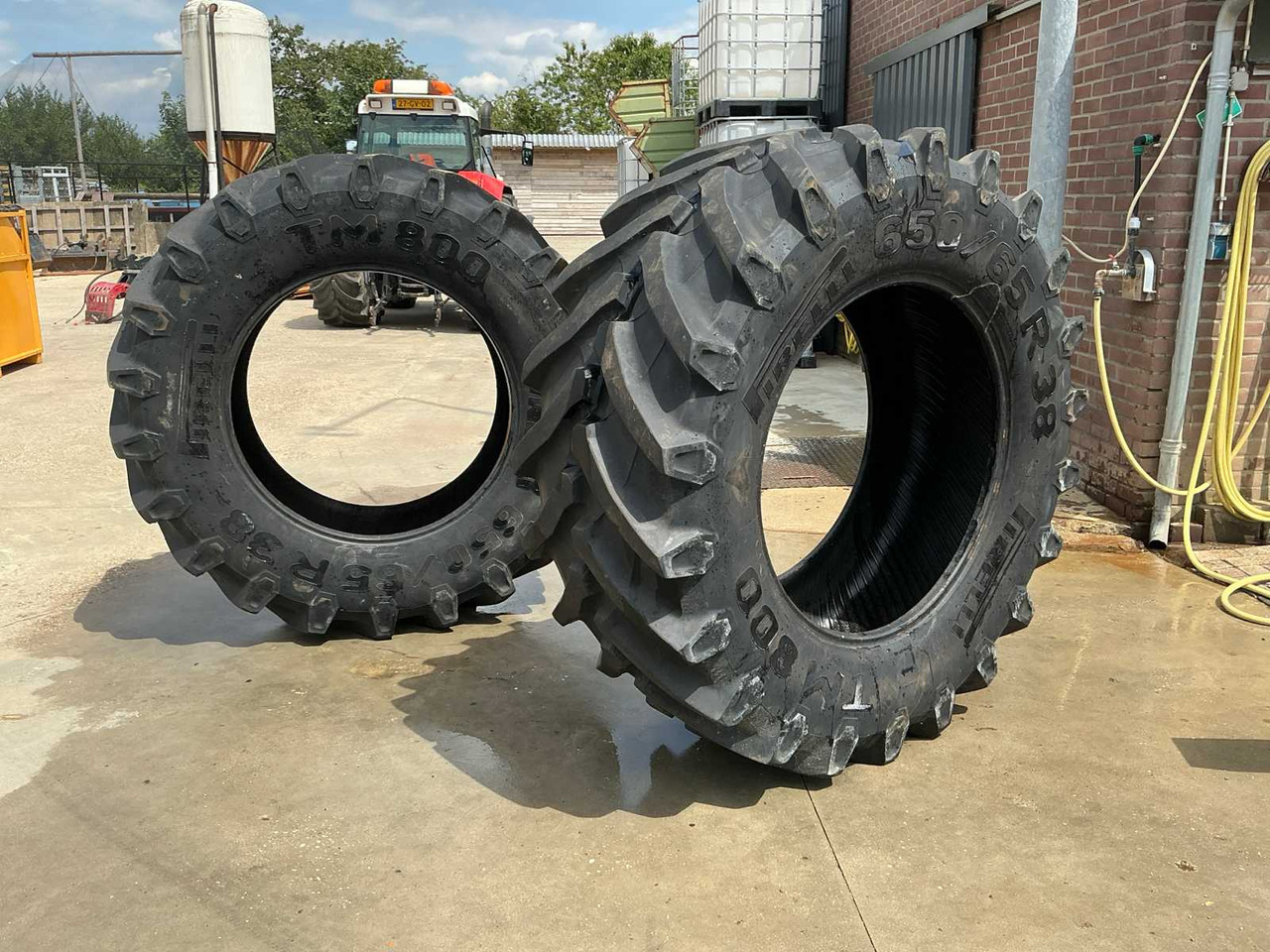 Pirelli TM800 - Pneus et jantes pour Tracteur agricole: photos 1 Pirelli TM800 - Pneus et jantes pour Tracteur agricole: photos 1