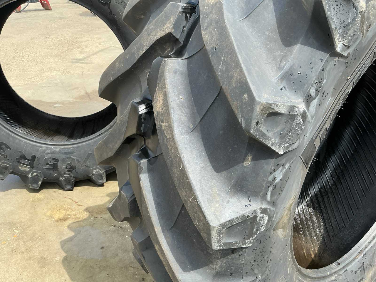 Pirelli TM800 - Pneus et jantes pour Tracteur agricole: photos 3 Pirelli TM800 - Pneus et jantes pour Tracteur agricole: photos 3