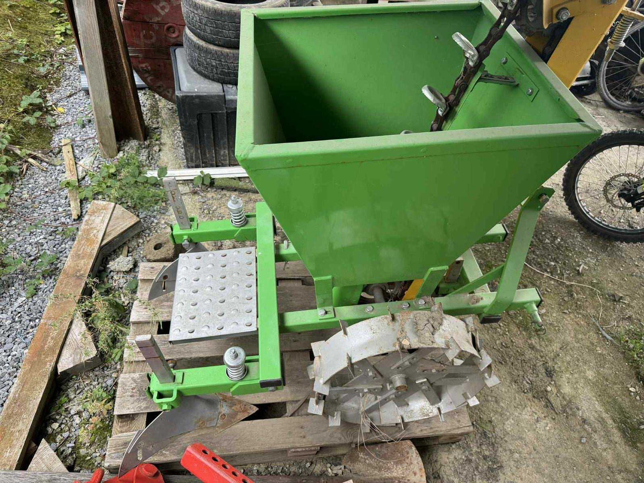 Potato harvester and planter lot - Arracheuse de pommes de terre: photos 1 Potato harvester and planter lot - Arracheuse de pommes de terre: photos 1
