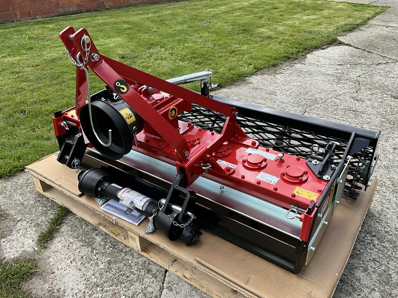 R2-Rinaldi MTZ150 - Herse rotative: photos 1 R2-Rinaldi MTZ150 - Herse rotative: photos 1
