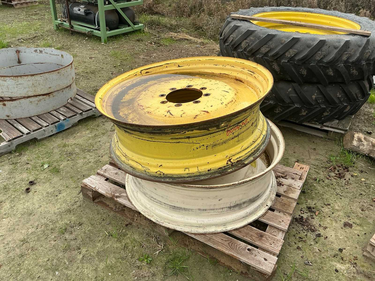 Rim 960 (38")x 300 - Pneus et jantes pour Tracteur agricole: photos 1 Rim 960 (38")x 300 - Pneus et jantes pour Tracteur agricole: photos 1