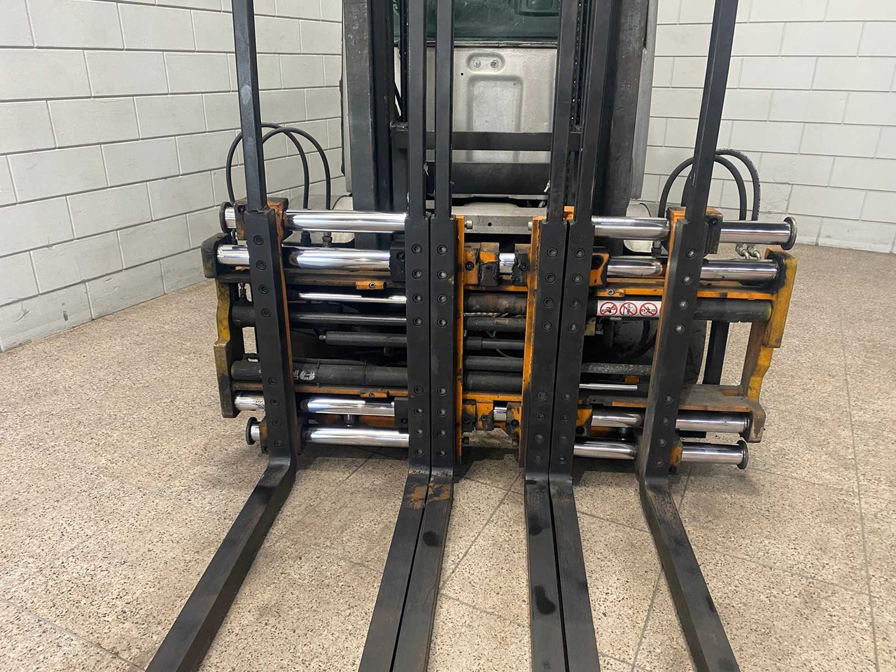 STILL - 2011 - RX60-40 - FORKLIFT TRUCK - Chariot élévateur: photos 4 STILL - 2011 - RX60-40 - FORKLIFT TRUCK - Chariot élévateur: photos 4