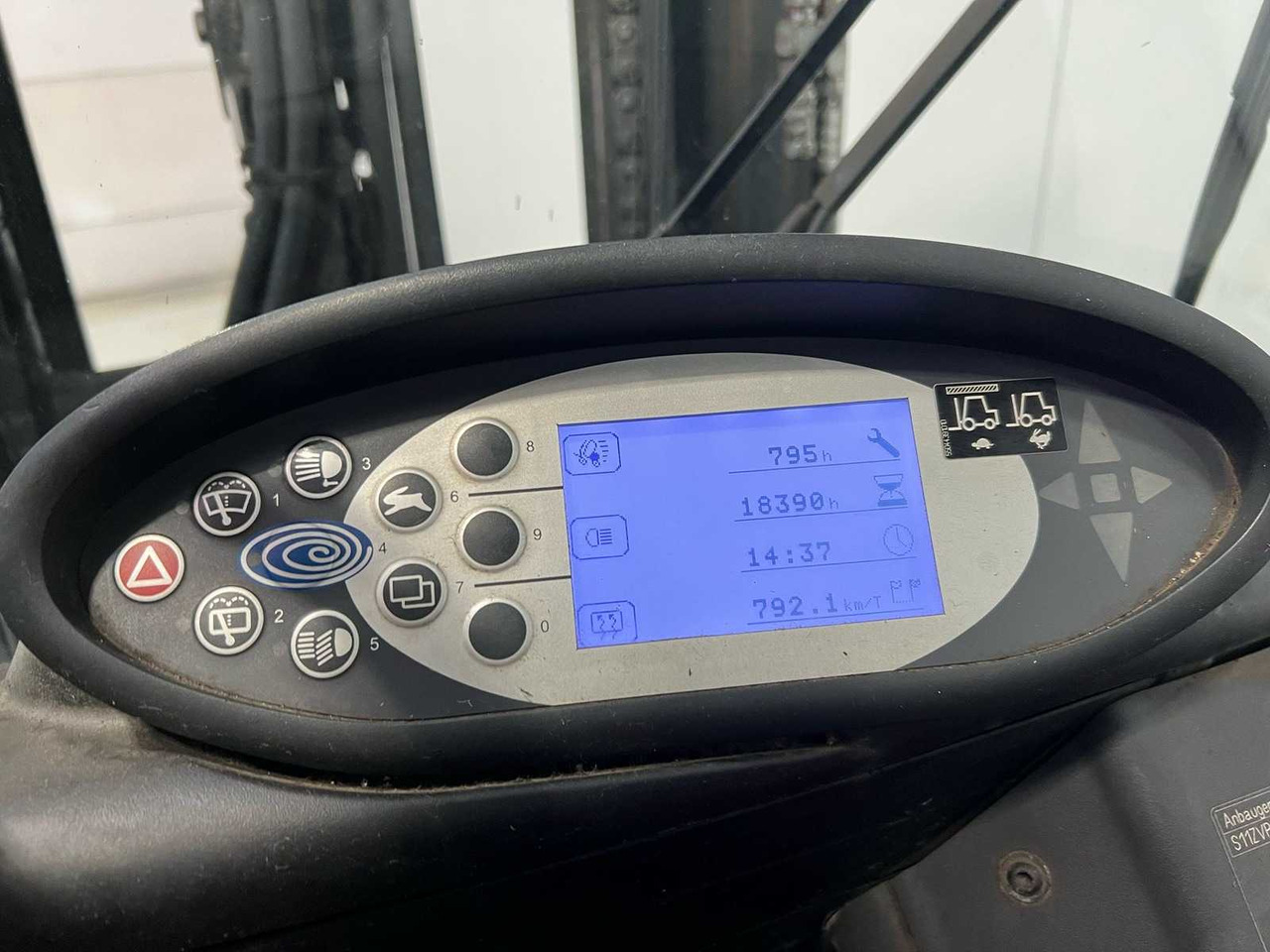 STILL - 2017 - RX 20-18 - FORKLIFT TRIPLEX - FORK POSITIONER - FREELIFT - SIDESHIFT - Chariot élévateur: photos 5 STILL - 2017 - RX 20-18 - FORKLIFT TRIPLEX - FORK POSITIONER - FREELIFT - SIDESHIFT - Chariot élévateur: photos 5