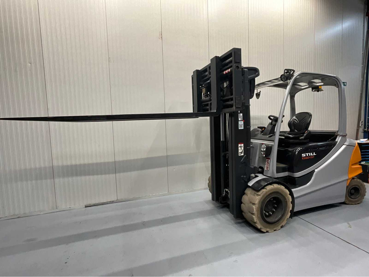 STILL 5000KG- RX60-50 - FORKLIFT TRIPLEX - FORK POSITIONER - SIDESHIFT - FREELIFT - BATTERY 2015 WITH ONLY 1121 HOURS - Chariot élévateur: photos 2 STILL 5000KG- RX60-50 - FORKLIFT TRIPLEX - FORK POSITIONER - SIDESHIFT - FREELIFT - BATTERY 2015 WITH ONLY 1121 HOURS - Chariot élévateur: photos 2