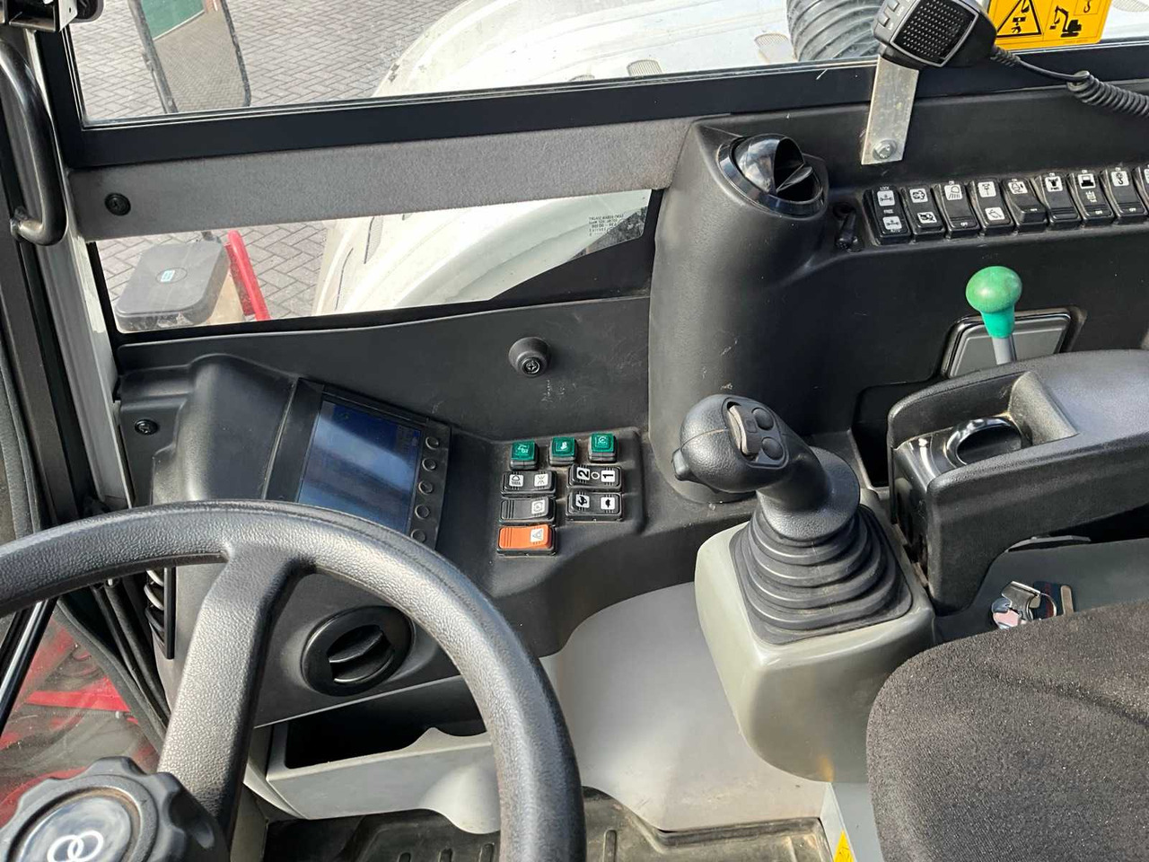 Pelle sur pneus Takeuchi TB295W: photos 16