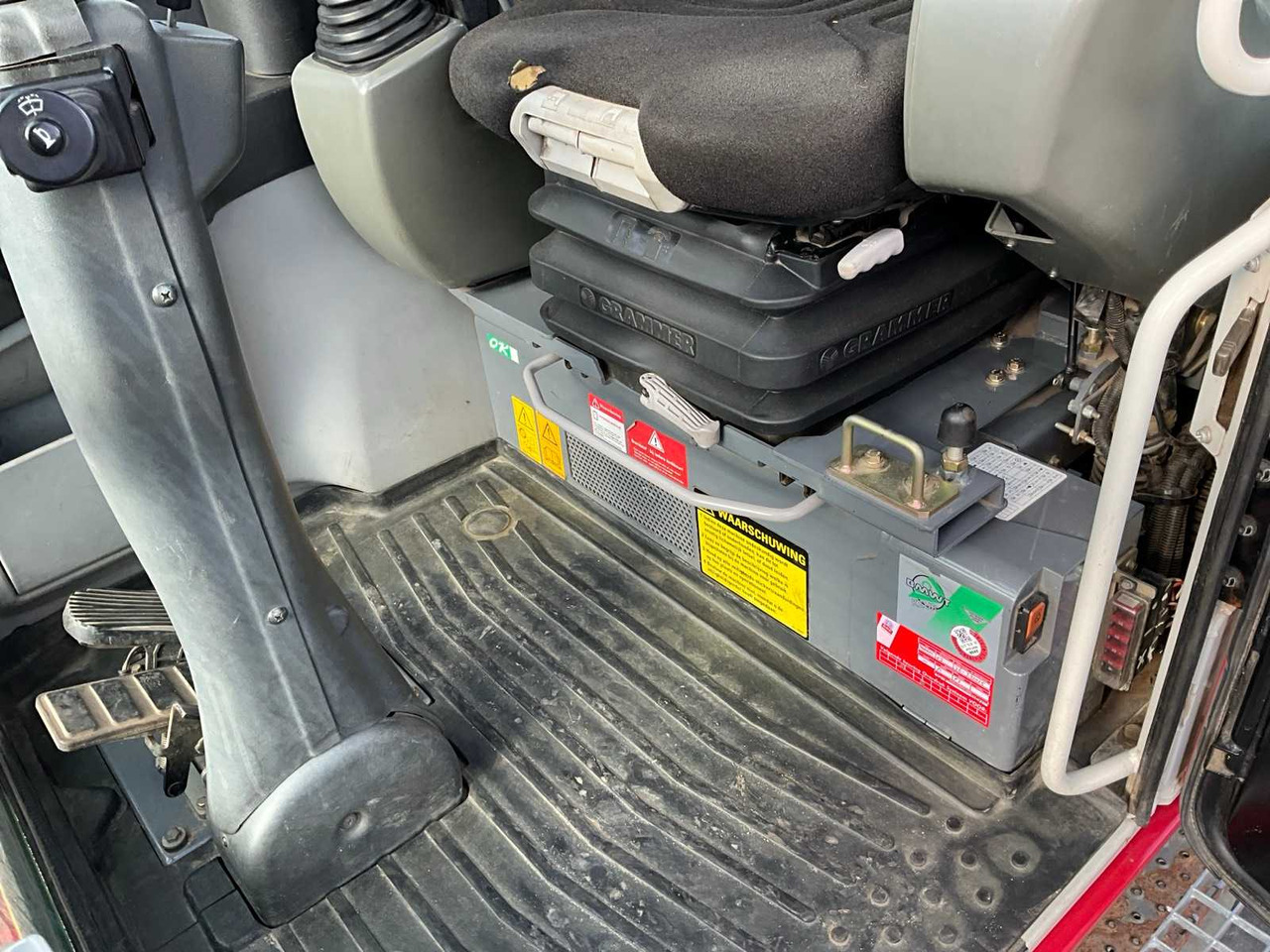 Pelle sur pneus Takeuchi TB295W: photos 14